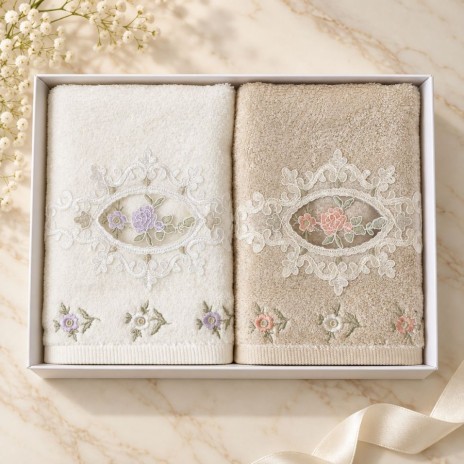 Set 2 prosoape Arliva Home 50x90 cm, ecru si bej, cu broderii florale lila si roz-somon si dantela decorativa