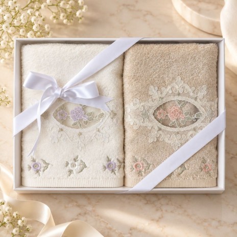 Set 2 prosoape Arliva Home 50x90 cm, ecru si bej, cu broderii florale lila si roz-somon si dantela decorativa