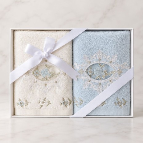 Set 2 prosoape Arliva Home 50x90 cm, ecru si bleu, cu broderii florale cu trandafiri albastri si dantela decorativa