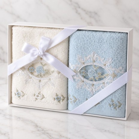 Set 2 prosoape Arliva Home 50x90 cm, ecru si bleu, cu broderii florale cu trandafiri albastri si dantela decorativa