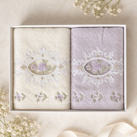 Set 2 prosoape Arliva Home 50x90 cm, ecru si lila, cu broderii florale cu trandafiri lila si dantela decorativa