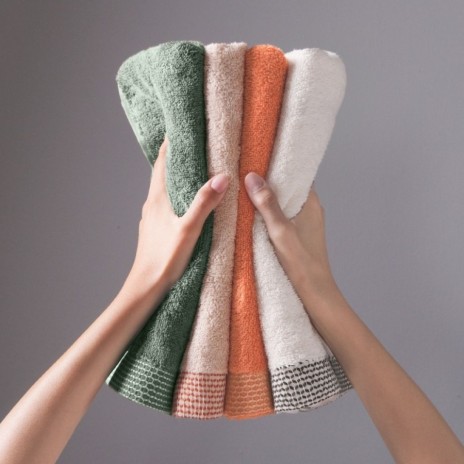 Set 4 prosoape Biscay 50x90 cm din bumbac 100%, verde bej portocaliu si alb, cu bordura texturata