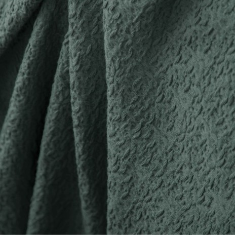 Set cuvertura jacquard verde balsam Lude First Choice cu fete de perna crem brodate cu ramuri de maslin