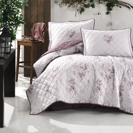 Set cuvertură matlasată Este V2 cu două fețe de pernă din bumbac 100% în nuanțe de mov și alb, design floral