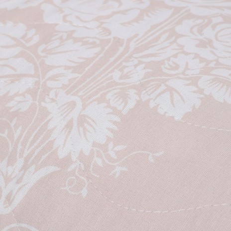 Set cuvertura matlasata 200x220 cm + 2 fete perna cu model floral alb pe fundal Bej