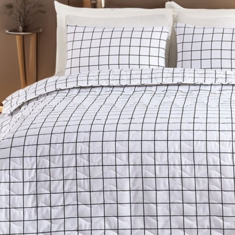 Set cuvertura matlasata 200x220 cm + 2 fete perna cu patrate alb cu negru