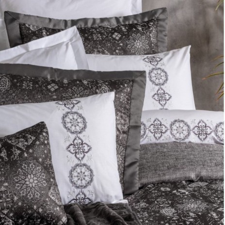 Set de lux 11 piese - Cuvertură, Lenjerie și Pătură embosată, Platinium Valeria