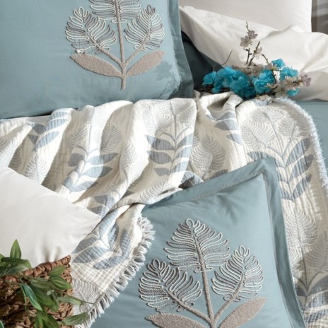 set lenjerie pat cu cuvertura muselina Clasy Home Loreva V2 verde menta si crem
