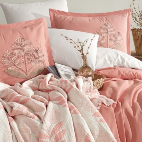 set lenjerie pat cu cuvertura muselina Clasy Home Loreva V3 roz somon si crem