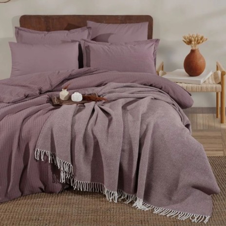 set lenjerie de pat cu patura Clasy Eveya V3 Mov textura in relief si franjuri decorative