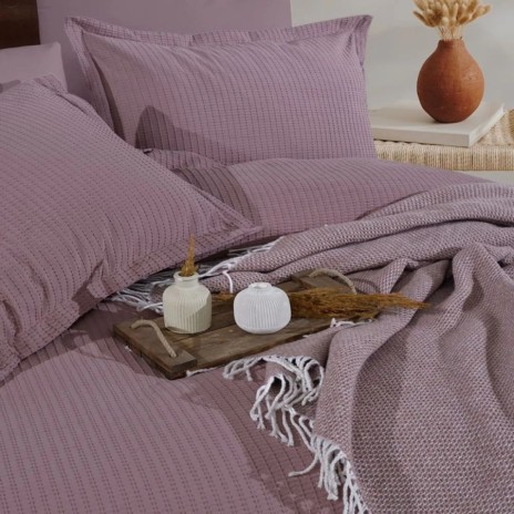 set lenjerie de pat cu patura Clasy Eveya V3 Mov textura in relief si franjuri decorative