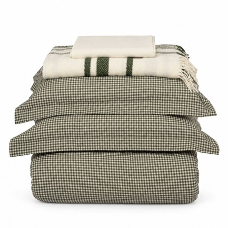 set lenjerie de pat cu patura Bavori Verde First Choice, model in patratele verzi si patura crem cu carouri verzi