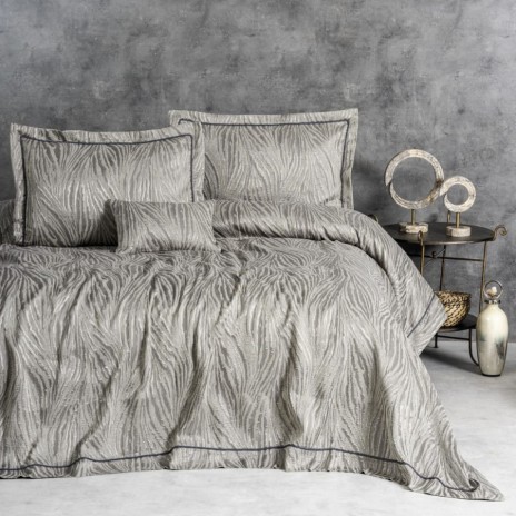 Set cuvertura Kaylan Bej jacquard 250x260 cm cu 2 fete perna si perna decorativa