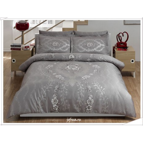 Lenjerie de pat din bumbac 100% satinat model Louvre Gri cu design elegant baroc și detalii florale în nuanțe de gri și alb.